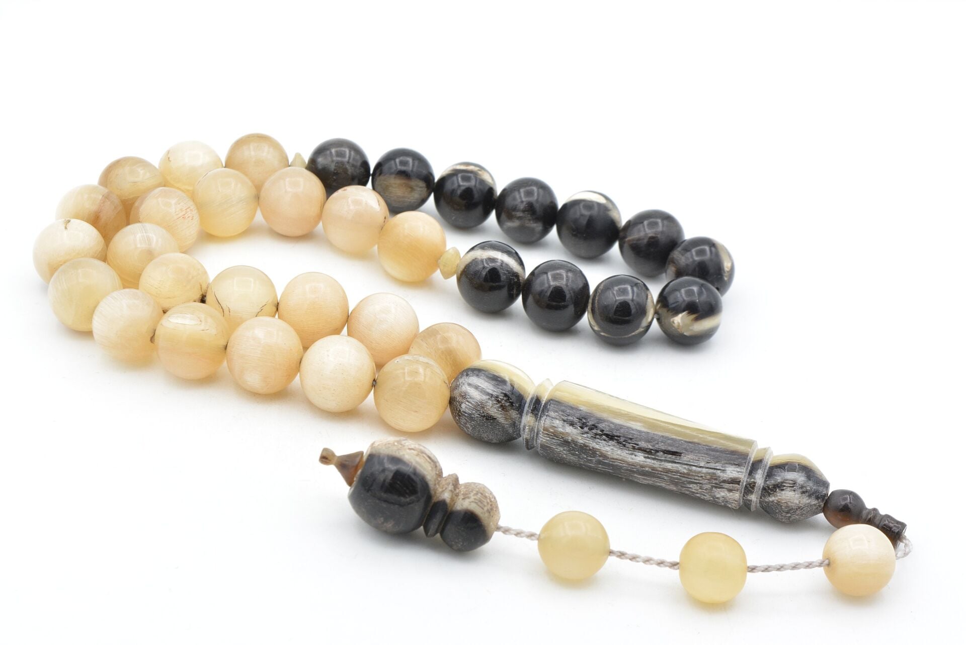 Sistemli Küre Kesim Çift Renkli Dev Boy Koç Boynuzu Tesbih 12 Mm