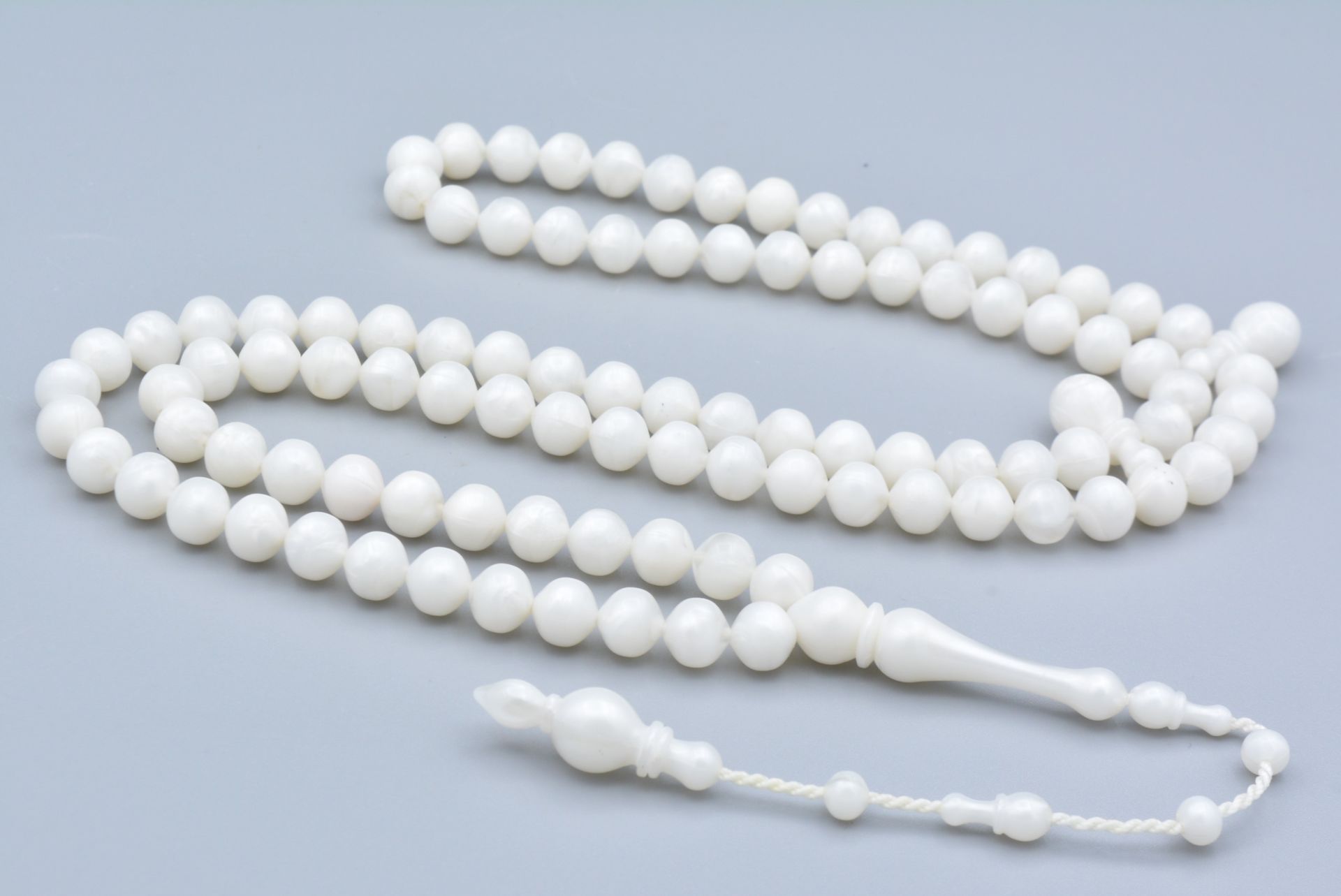 Sistemli Sığırcık Kesim 99 luk Sedefli Beyaz Toz Kehribar Tesbih