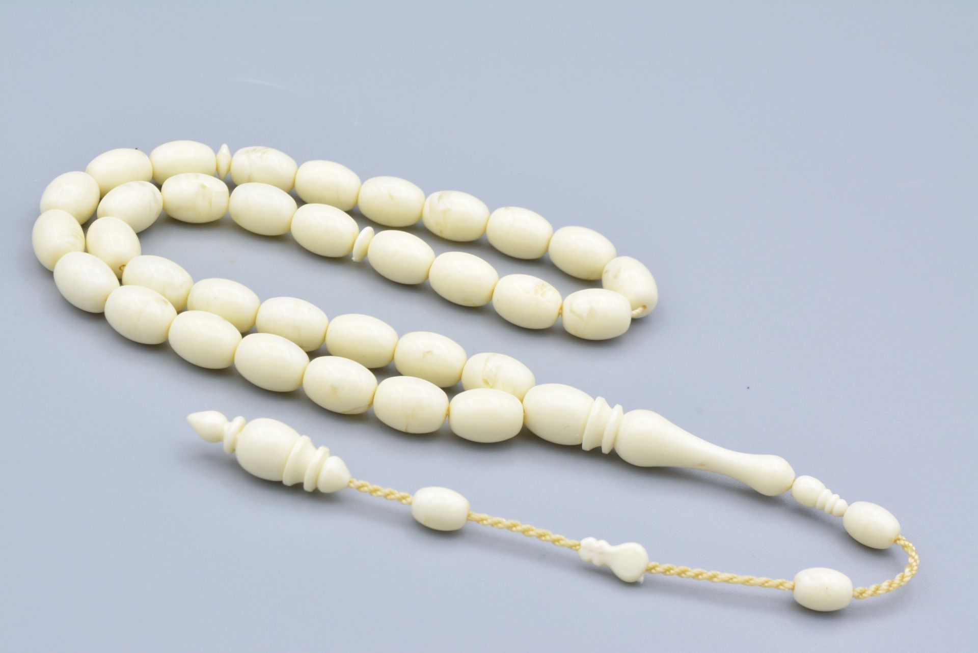 Sistemli Kapsül Kesim Hareli Beyaz Toz Kehribar Tesbih