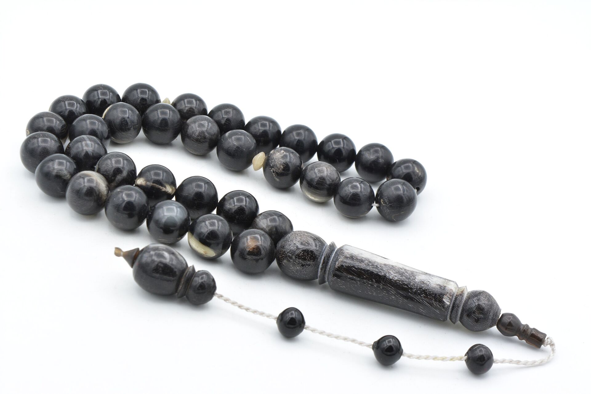 Sistemli Küre Kesim Dev Boy Siyah Koç Boynuzu Tesbih 12 Mm