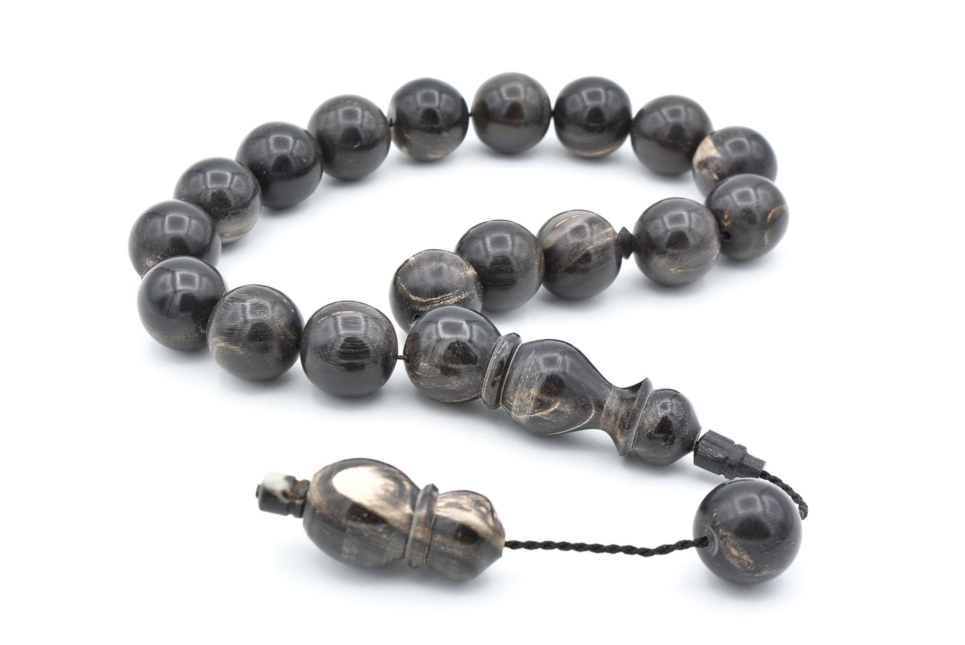 Usta İşi Sistemli Küre Kesim Koyu Bufalo Boynuzu Efe Maskot Tesbih