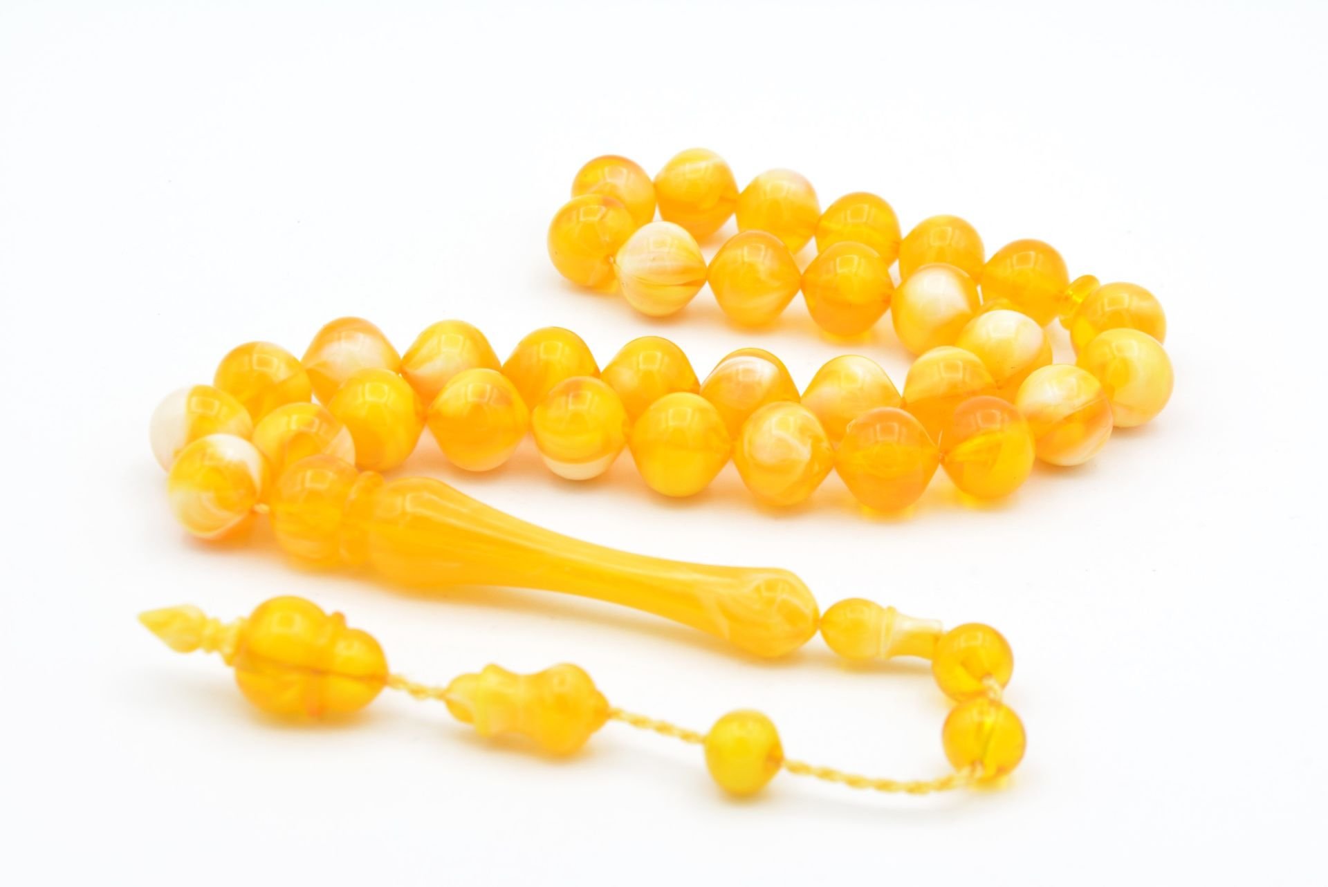 Sistemli Sığırcık Kesim Beyaz Sarı Uçak Camı Tesbih